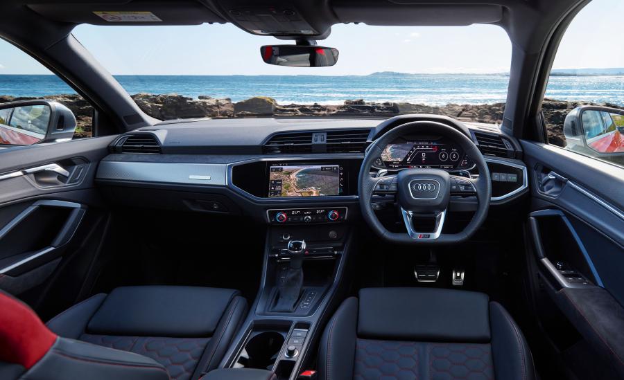 Торпедо Audi RS Q3 2020 года  (AU) (фото 13 из 31)